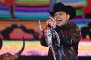 Universal Music advierte a Christian Nodal que podría terminar en prisión por uso de documentos falsos