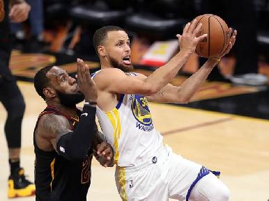 Curry acusa a Trump de usar retórica racista