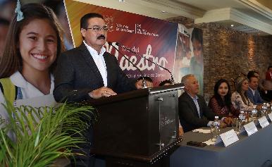 Reconoce SEC trayectoria de maestros y maestras con 20 años de servicio