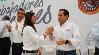 Firman compromisos trabajadores con Sylvana Beltrones y Maloro Acosta