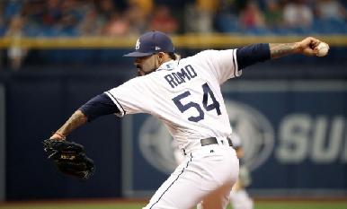 Sergio Romo alcanza 11 salvamentos en la temporada