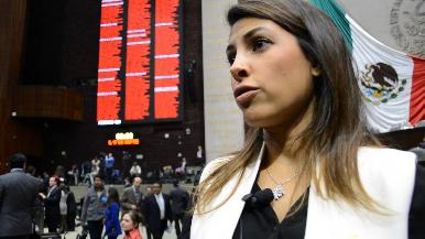 Presenta Sylvana Beltrones la Iniciativa para regularizar autos chocolates