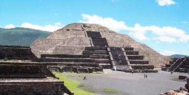 Descubren cámara y túnel bajo la Pirámide de la Luna en Teotihuacán