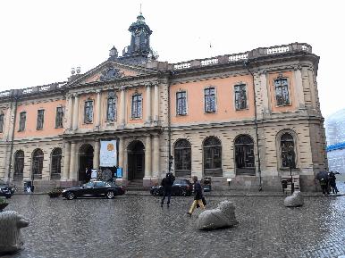 Suspende la Academia el Nobel de Literatura de 2018