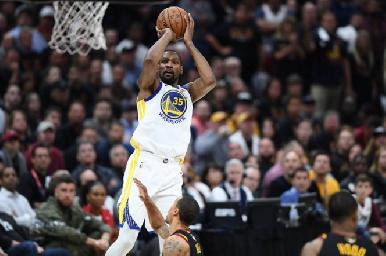 Warriors acarician la gloria en la NBA