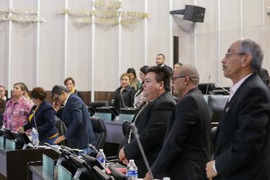 Aprueban disposiciones al Código de Familia, dos exhortos y turnan iniciativas