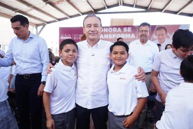 Compromiso cumplido: Gobernador Durazo avanza con entrega de uniformes gratuitos en 67 municipios