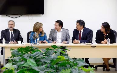 Plantea Gobernadora necesidades del Estado a Diputados Federales