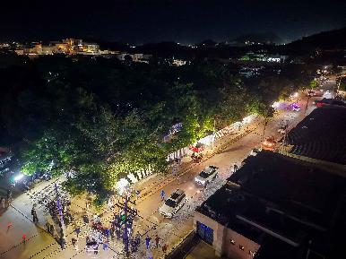 Beneficia Toño Astiazarán a estudiantes del Cobach Norte con tramo iluminado de Camina Segura