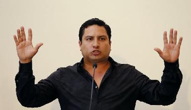 Julión Álvarez admite conocer al presunto narco Raúl Flores