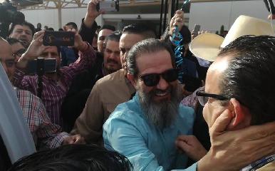 Llega Guillermo Padrés a Sonora; se disculpa por audio