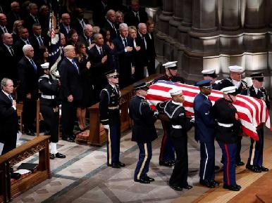 Carlos Salinas de Gortari honra a Bush padre en Washington