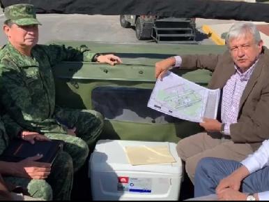 Recorre López Obrador base militar de Santa Lucía
