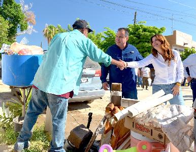 Lleva Toño Astiazarán jornada de apoyos a familias de La Caridad