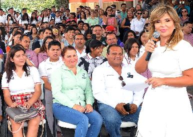 Prioridad la educación, se ha invertido más de 3 mil mdp: Gobernadora