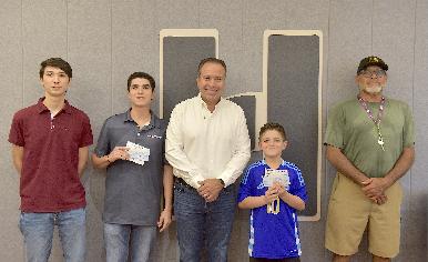 Apoya Toño Astiazarán a jóvenes deportistas para competencias internacionales