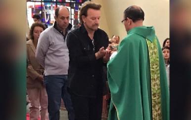 Bono asiste a misa y comulga en Bogotá