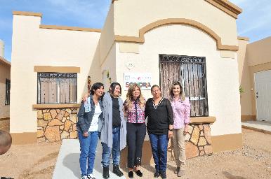 Apoya Gobernadora a mil familias a adquirir su primera vivienda