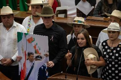 Grecia Quiroz, viuda de Carlos Manzo, rinde protesta como nueva alcaldesa de Uruapan