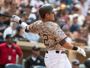 Villanueva luce con jonrón en triunfo de Padres
