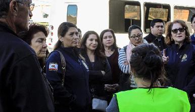 Senadores de California visitan caravana migrante en Tijuana