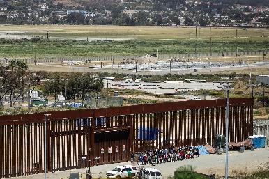 Ordena Trump el cierre de la frontera sur de EE.UU. a la entrada de migrantes irregulares