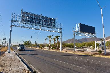 Mantiene innovación Toño Astiazarán, están listos arcos de seguridad vial con pantallas Led