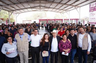 Gobernador Durazo entrega a más de 760 estudiantes de secundaria Beca Universal Rita Cetina