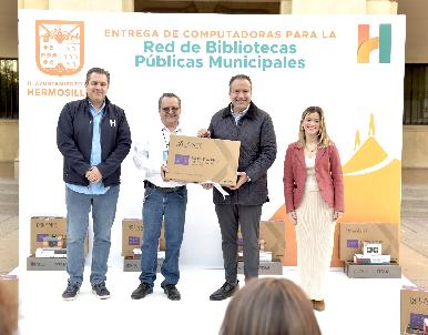 Apoya Toño Astiazarán a red de bibliotecas públicas municipales con entrega de computadoras