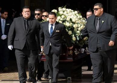 El mexicano Fernando Valenzuela recibe el último adiós en sentido funeral entre familiares y amigos en Los Ángeles