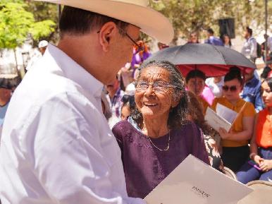 Beneficia Gobernador Durazo a más de 47 mil familias sonorenses con entrega de escrituras