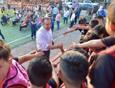 Entrega Toño Astiazarán rehabilitación del Deportivo Eusebio Kino