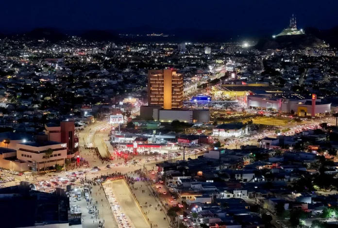 El paso a desnivel Colosio–Solidaridad fue inaugurado este domingo en Hermosillo. La obra, financiada con recursos municipales, beneficiará a más de 25 colonias y 75 mil vehículos diarios, integrando ciclovías, parques lineales y tecnología sustentable.