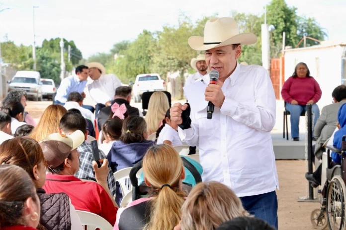 Agua potable, energía solar y becas así fue la gira de Durazo por la región rural