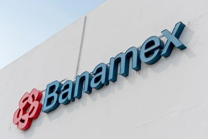 Edificio corporativo de Banamex tras anuncio de venta de acciones por Citigroup