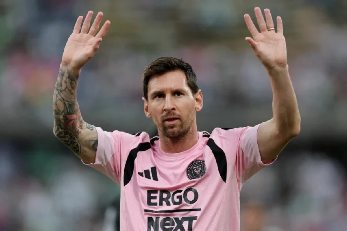 Lionel Messi reclamando al árbitro tras derrota del Inter Miami ante LAFC en la MLS 2026