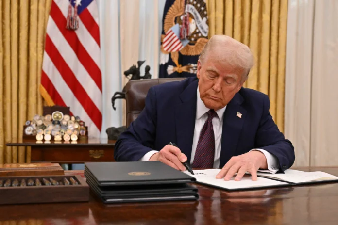 Trump impondrá identificación obligatoria a votantes, con o sin aval del Congreso