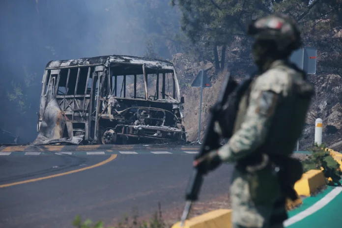 500 vehículos calcinados en el operativo contra CJNG