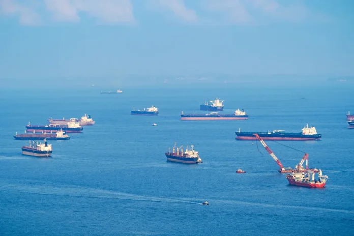 Buques petroleros en el estrecho de Ormuz durante crisis energética global
