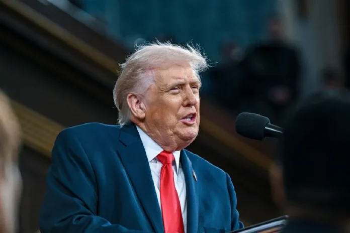Donald Trump durante la Cumbre Escudo de las Américas en Miami donde propuso usar misiles contra cárteles del narcotráfico