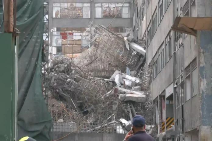 Equipos de rescate trabajan tras colapso de edificio en demolición en la colonia Tránsito de la alcaldía Cuauhtémoc en CDMX