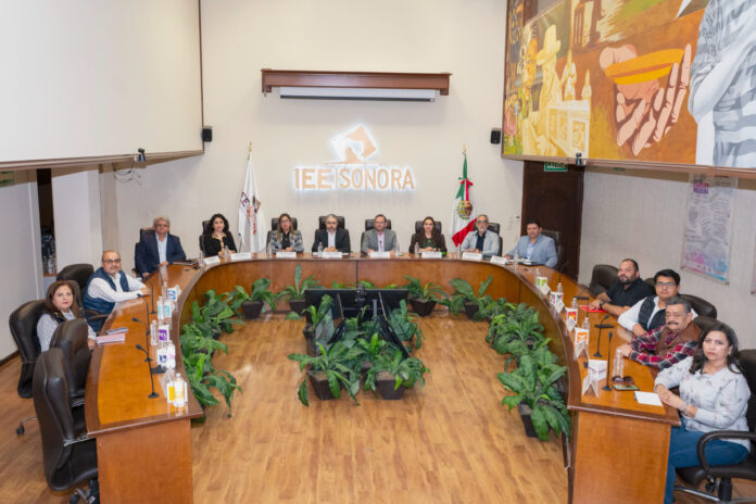 Nery Ruiz Arvizu consejero presidente del IEE Sonora en conferencia sobre denuncias electorales
