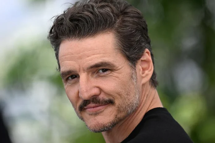 Pedro Pascal grabando escenas de la película De Noche en Cananea Sonora