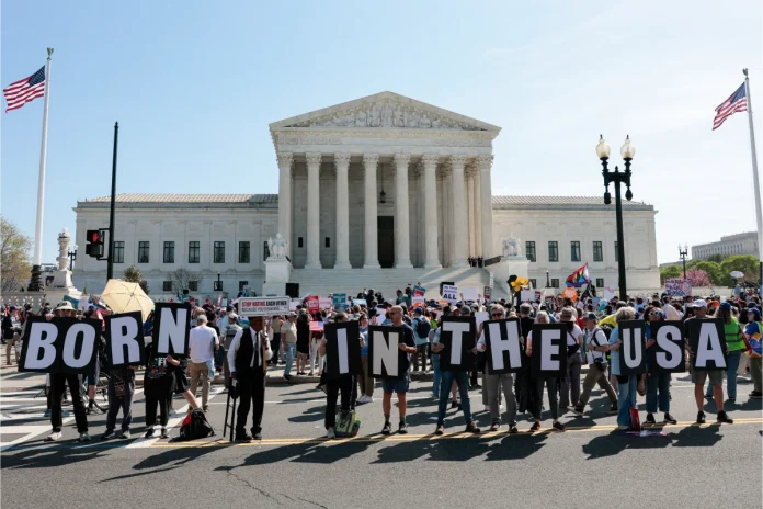 Corte Suprema de Estados Unidos debate ciudadanía por nacimiento para hijos de migrantes