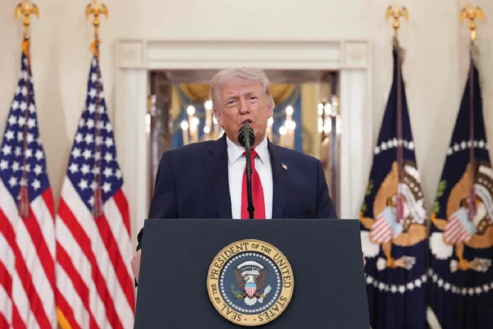 Entre dudas y tensión: Trump anuncia “triunfo” en Irán mientras cae su popularidad