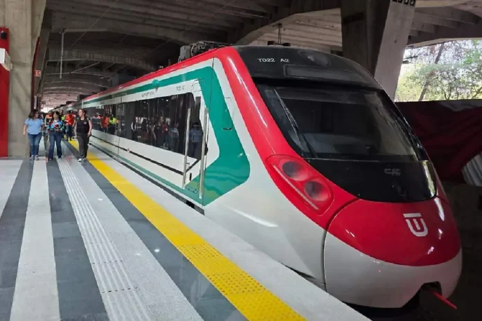 Tren Suburbano al AIFA arranca con retrasos y caos en estaciones