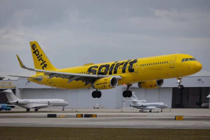 Spirit Airlines quiebra y cancela vuelos: miles afectados en México y EU