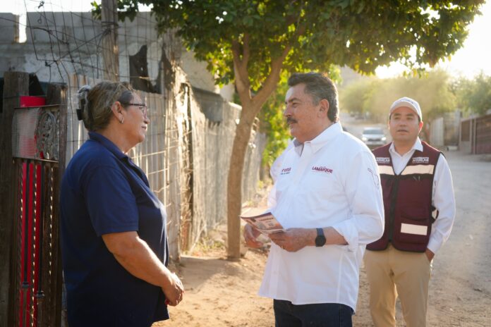 Javier Lamarque recorre la colonia Altares y dialoga con familias de Hermosillo