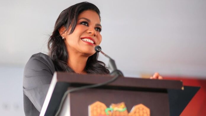 Montserrat Caballero enfrenta la revocación de su visa estadounidense