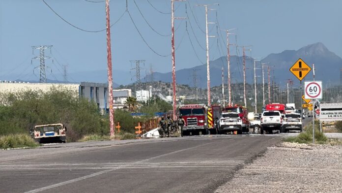 Pipa con 58 mil litros de gas natural volcada sobre la carretera a Sahuaripa en Hermosillo